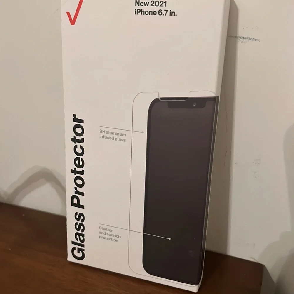 NWT Verizon Blue Light 2021 6.7 in Glass Screen Protector for iPhone 13 Pro Max